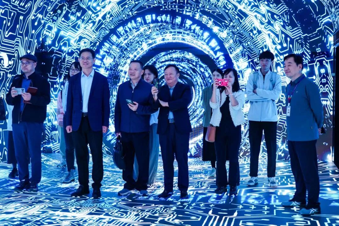 2024120602 国家广电总局发展研究中心一行赴云顶yd222线路检测中心励丰文化调研指导
